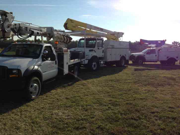 FREIGHTLINER 60 FT OVERCENTER MATL HNDLR BUCKET TRUCK (2008)