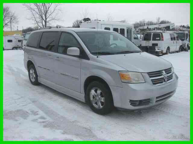 DODGE '''BRAUN ENTERVAN''' SXT GRAND CARAVAN EXTENDED 5 PASSENGER, ONE WHEELCHAIR (2008)