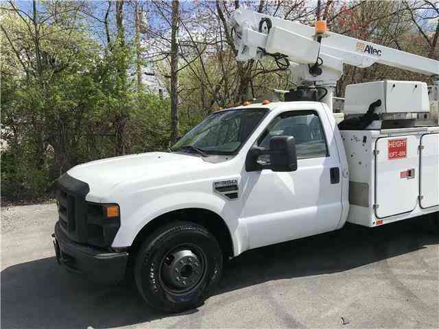 Ford Super Duty F-350 DRW ONAN 34ft Altec Bucket Truck (2008)