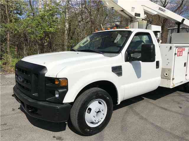 Ford F-350 DRW Bucket Truck 35ft Versalift Only 74k ONAN (2008)