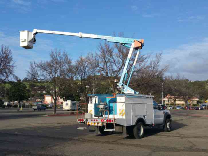 Ford F-550 Bucket Truck (2008)