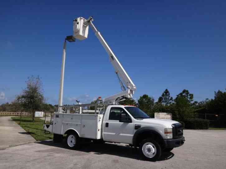 Ford F450 Super Duty Bucket Truck (2008)