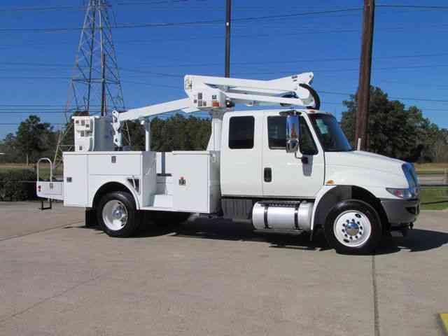 International 4300 Bucket Truck (2008)