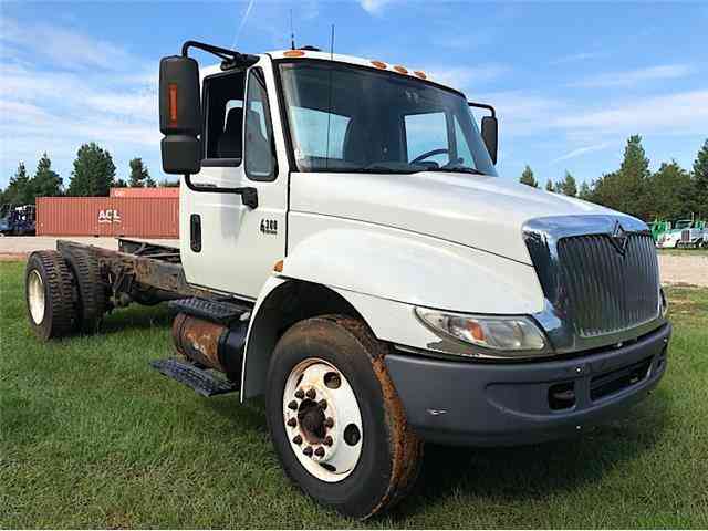 International 4300 CAB & CHASSIS -- (2008)