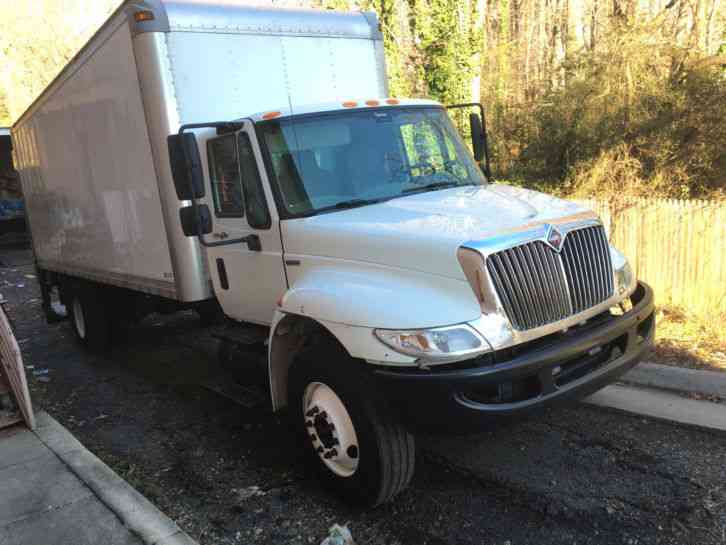 International 4300 Box Truck (2008)