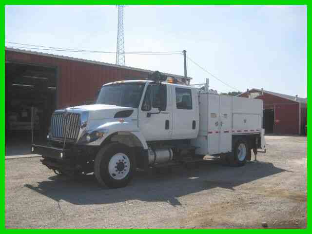 INTERNATIONAL 7300 DT466 10 SPEED ''CREW-CAB''' UTILITY TRUCK WITH IMT 5020 (2008)