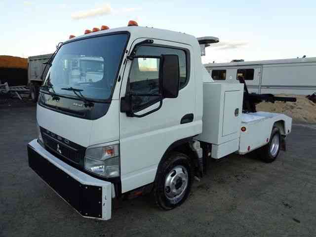 MITSUBISHI FUSO WRECKER TOW TRUCK (2008)