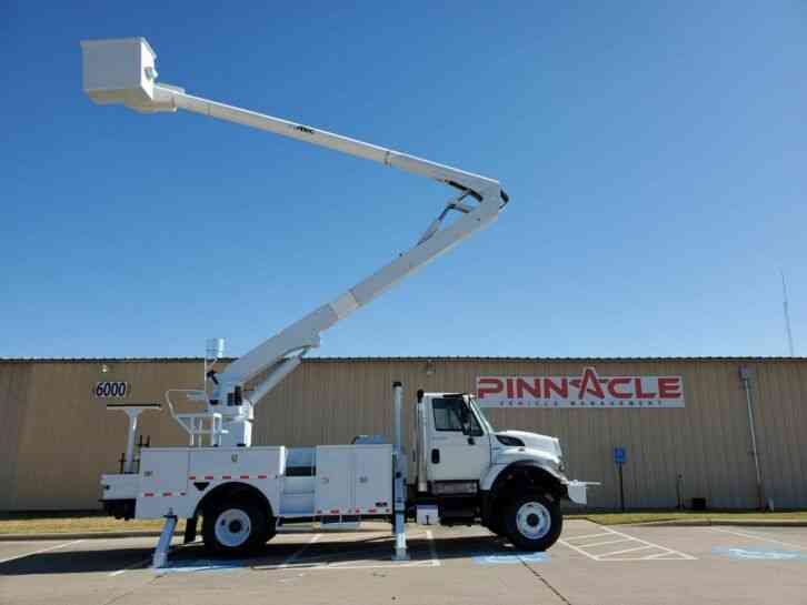 International WORKSTAR 7400 4X4 ALTEC 60' BUCKET TRUCK (2009)