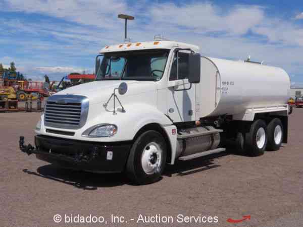 Freightliner Columbia CL120 (2009)