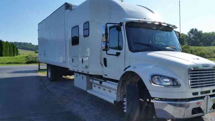 Freightliner M2 With sleeper (2009)