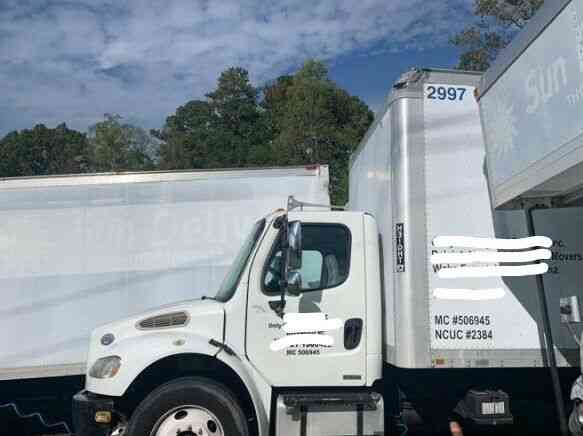 FREIGHTLINER M2 BOX TRUCK BANK REPO NO RESERVE (2009)