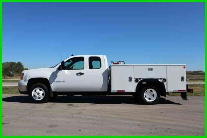 GMC 3500HD Ext. Cab Service Utility Bed Truck 6. 0L Gas - Low Reserve! (2009)