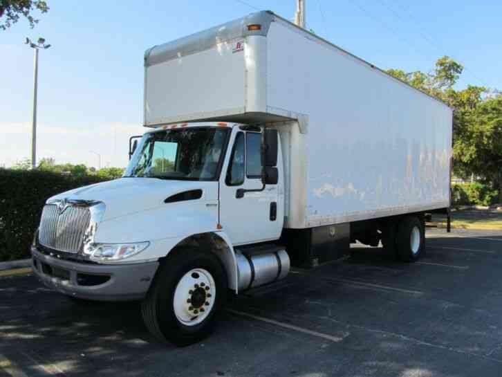 International 4300 Moving Truck w/ Attic (2009)