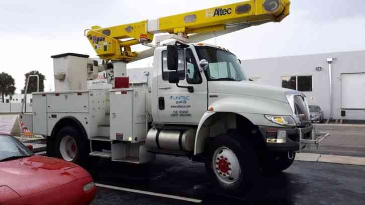 International Bucket Truck (2009)