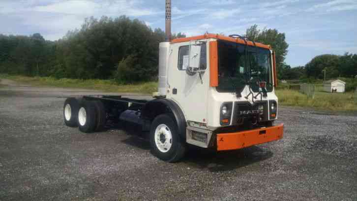 Mack MRU613 (2009)