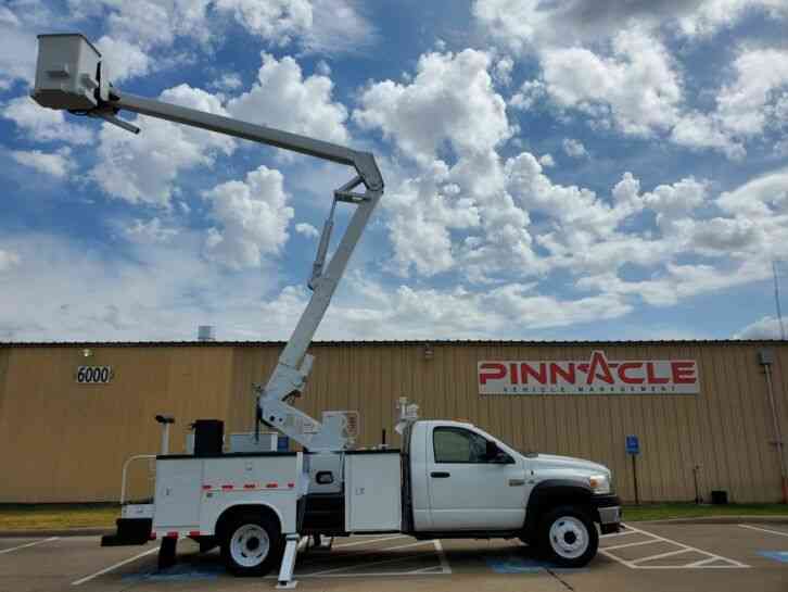 Dodge Ram 5500 MATERIAL HANDLER 42' BUCKET TRUCK (2009)