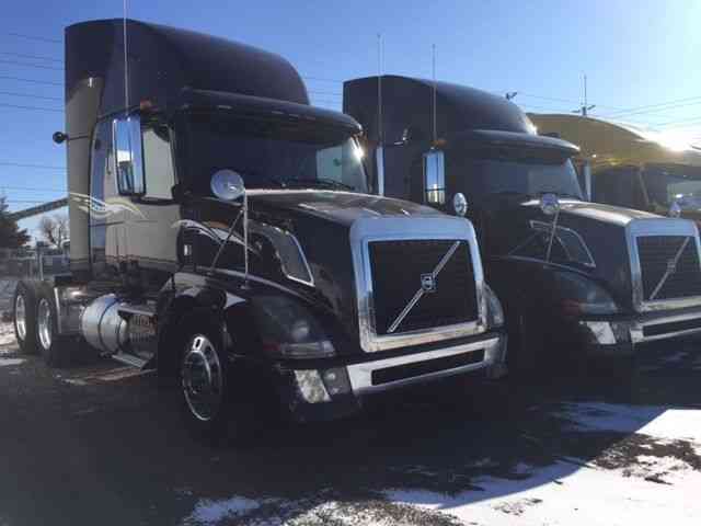 Volvo Vnl 430 2009 Daycab Semi Trucks 3967