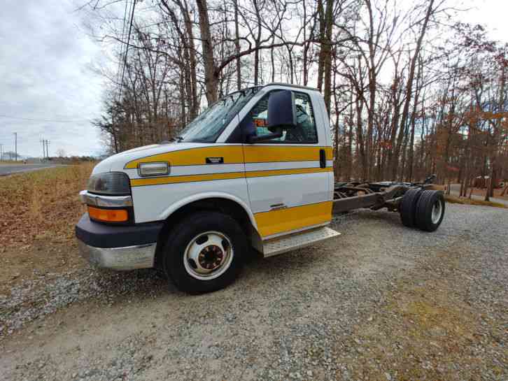 Chevrolet G4500 (2010)