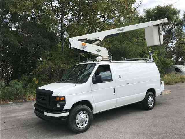 Ford E350 35ft BUCKET TRUCK Commercial Econoline (2010)