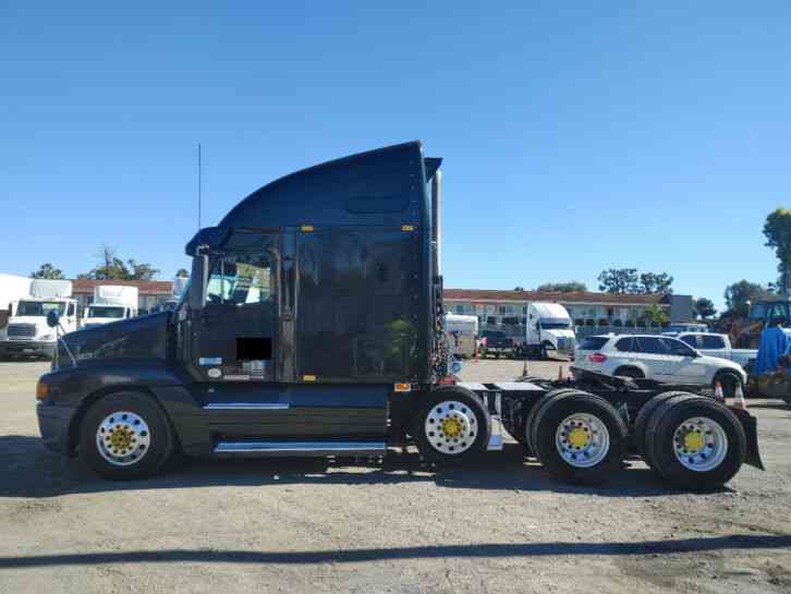 Freightliner Cascadia w/ Drop axle 10 speed/ DD15 READY FOR WORK VERY CLEAN (2010)