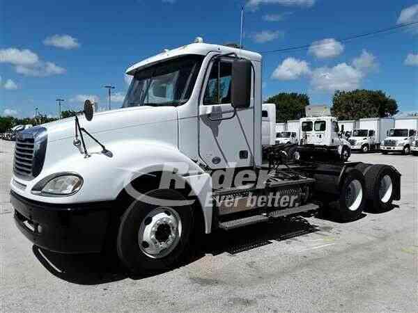 FREIGHTLINER COLUMBIA 120 -- (2010)