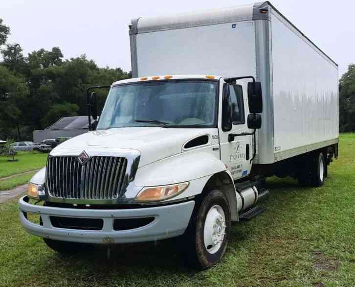 International DuraStar 4300 26' MORGAN VAN BODY (2010)