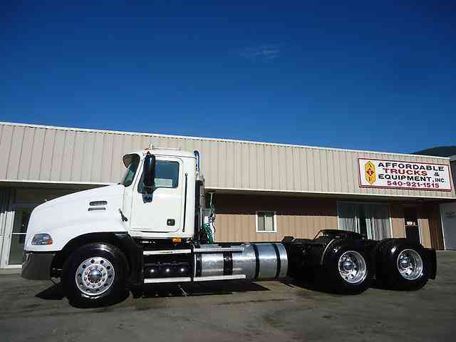 Mack PINNACLE CXU613 (2010)