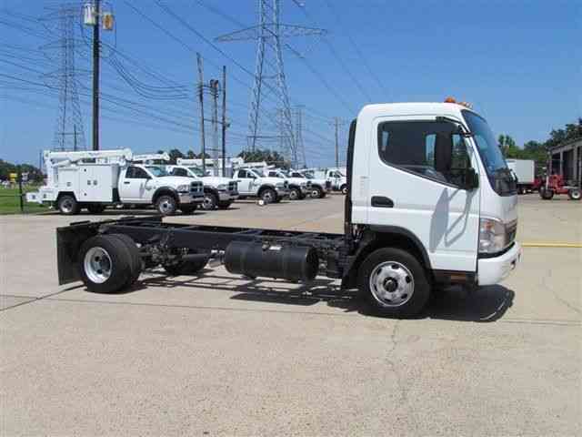 Mitsubishi Fuso FE180 (2010)