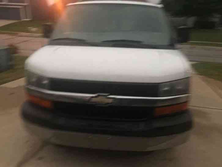 Chevrolet Express 3500 12 Pass Van (2011)