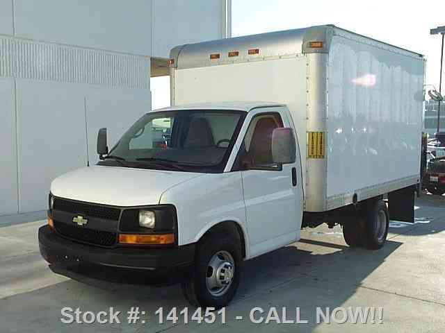 Chevrolet Express 3500 CARGO BOX VAN TOMMY GATE (2011)