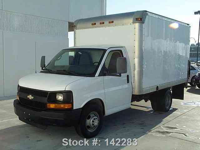 Chevrolet Express 3500 CARGO BOX VAN TOMMY GATE (2011)