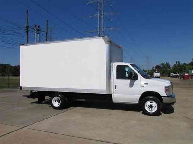 Ford E350 Box Truck (2011)