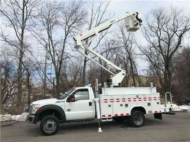 Ford Super Duty F-550 DRW XLT 46ft INSULATED BUCKET TRUCK (2011)