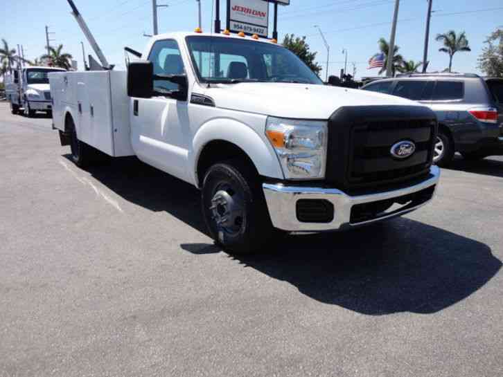 Ford F350 4X2 V8 GAS. . 12FT UTILITY TRUCK BED. . (2011)