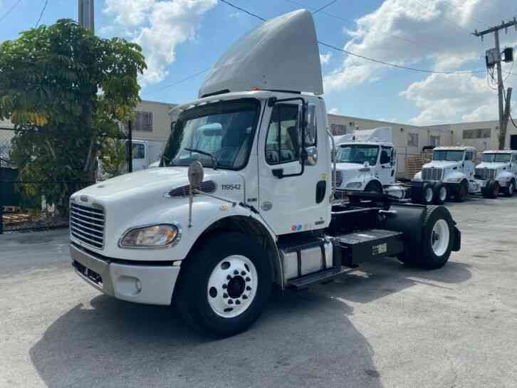Freightliner M2 106 S/A DAY CAB (2011)