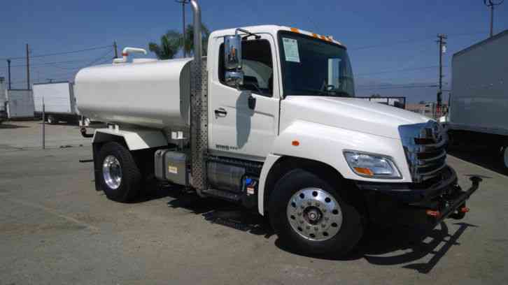 HINO 338 Water TRUCK 33, 000# -AUTO-2000GAL TANKER -LANDSCAPER IRRIGATION-ONLY 6K MILES-FREE SHIPPING (2011)