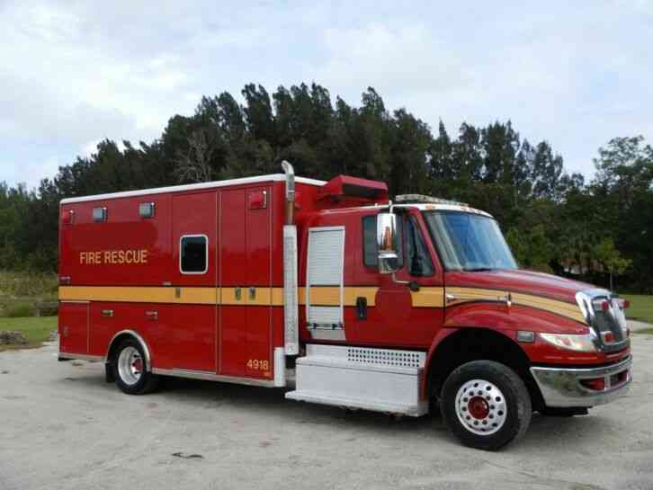 International 4300 Ambulance (2011)