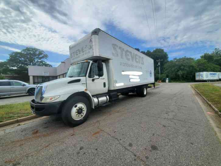 INTERNATIONAL 4300 BOX TRUCK (2011)