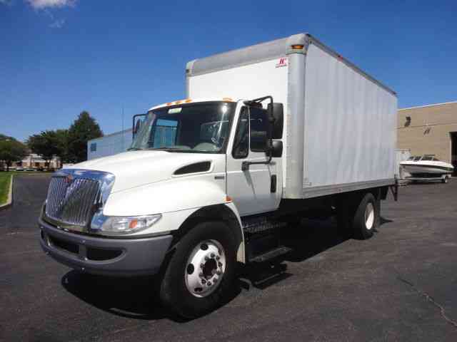 International 4300 SBA (2011)