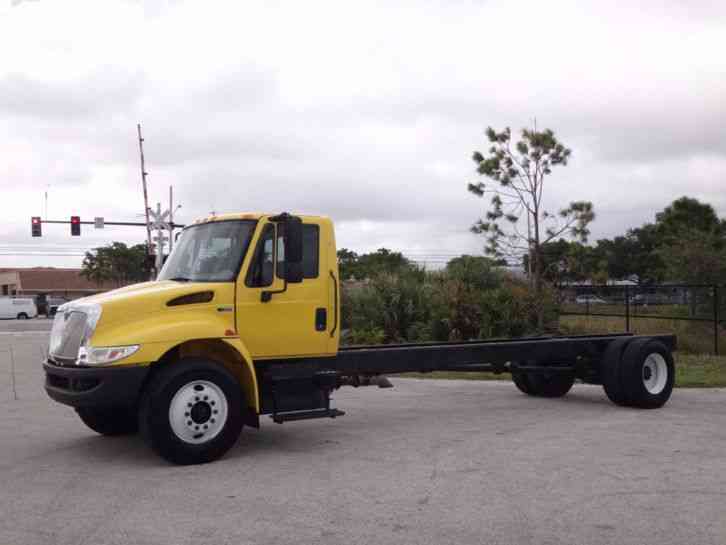 International DuraStar 4300 Cab Chassis (2011)