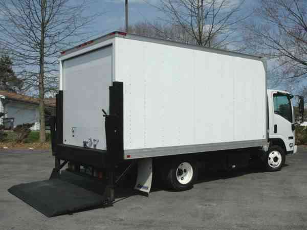 Isuzu NPR ECO MAX 14 FT BOX / LIFTGATE (2011) : Van / Box Trucks