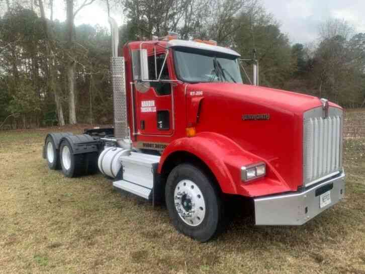 Kenworth t800 with wet line kit super clean (2011)