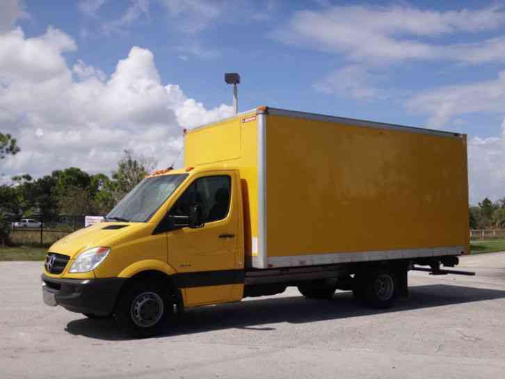 Mercedes-Benz Sprinter 3500 Box Truck (2011) : Van / Box Trucks