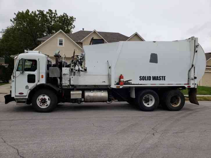 Peterbilt 320 (2011)