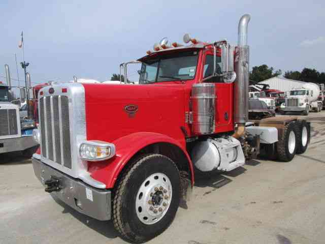 Peterbilt 389 (2011)