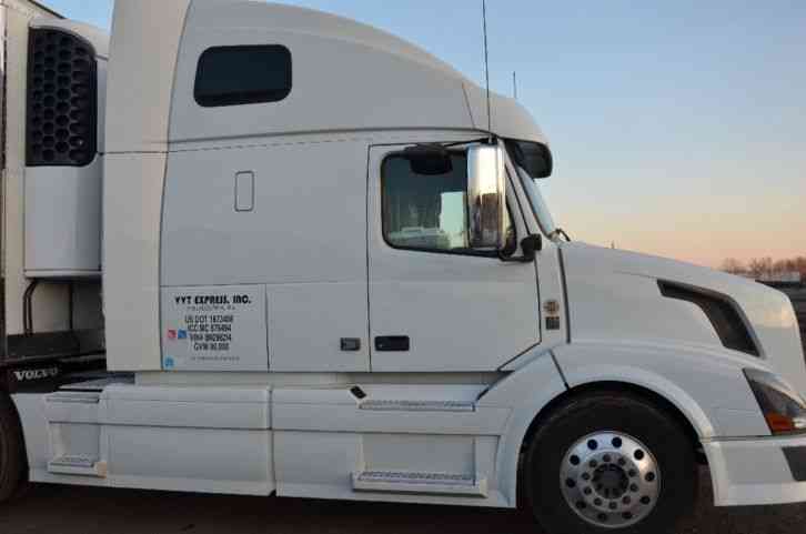 Volvo VNL 670 (2011) : Sleeper Semi Trucks