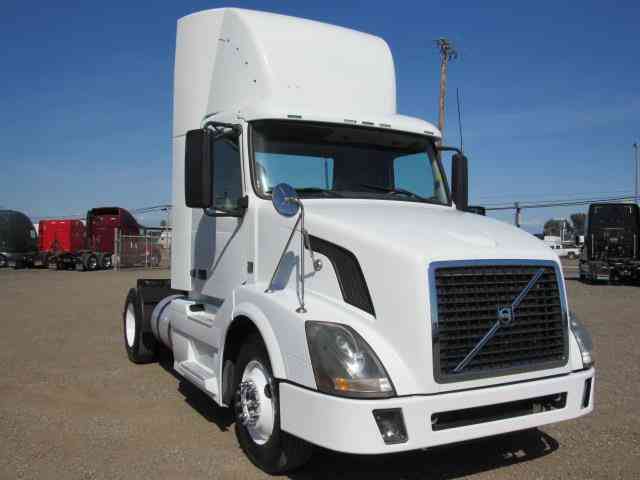 Volvo VNL42T -- (2011)