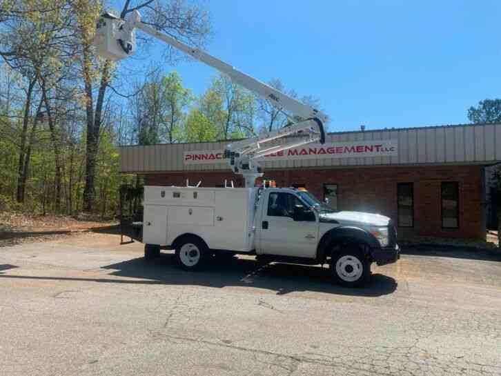 Ford F-550 DRW ALTEC AT37G BUCKET TRUCK (2011)