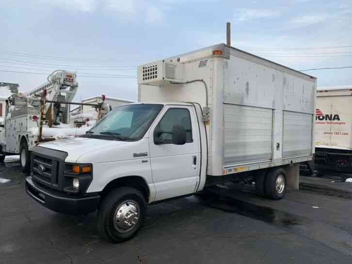 Ford E-450 BOX TRUCK W/ REEFER DELIVERY TRUCK (2012)
