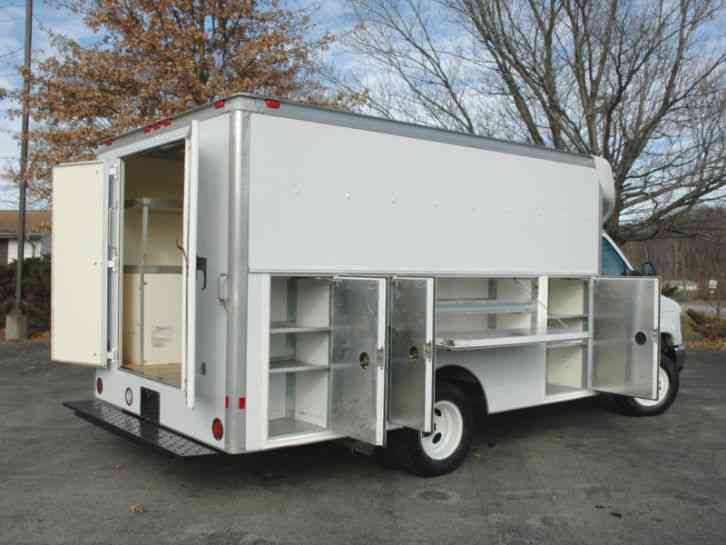 FORD CUTAWAY ENCLOSED UTILITY TK (2012)